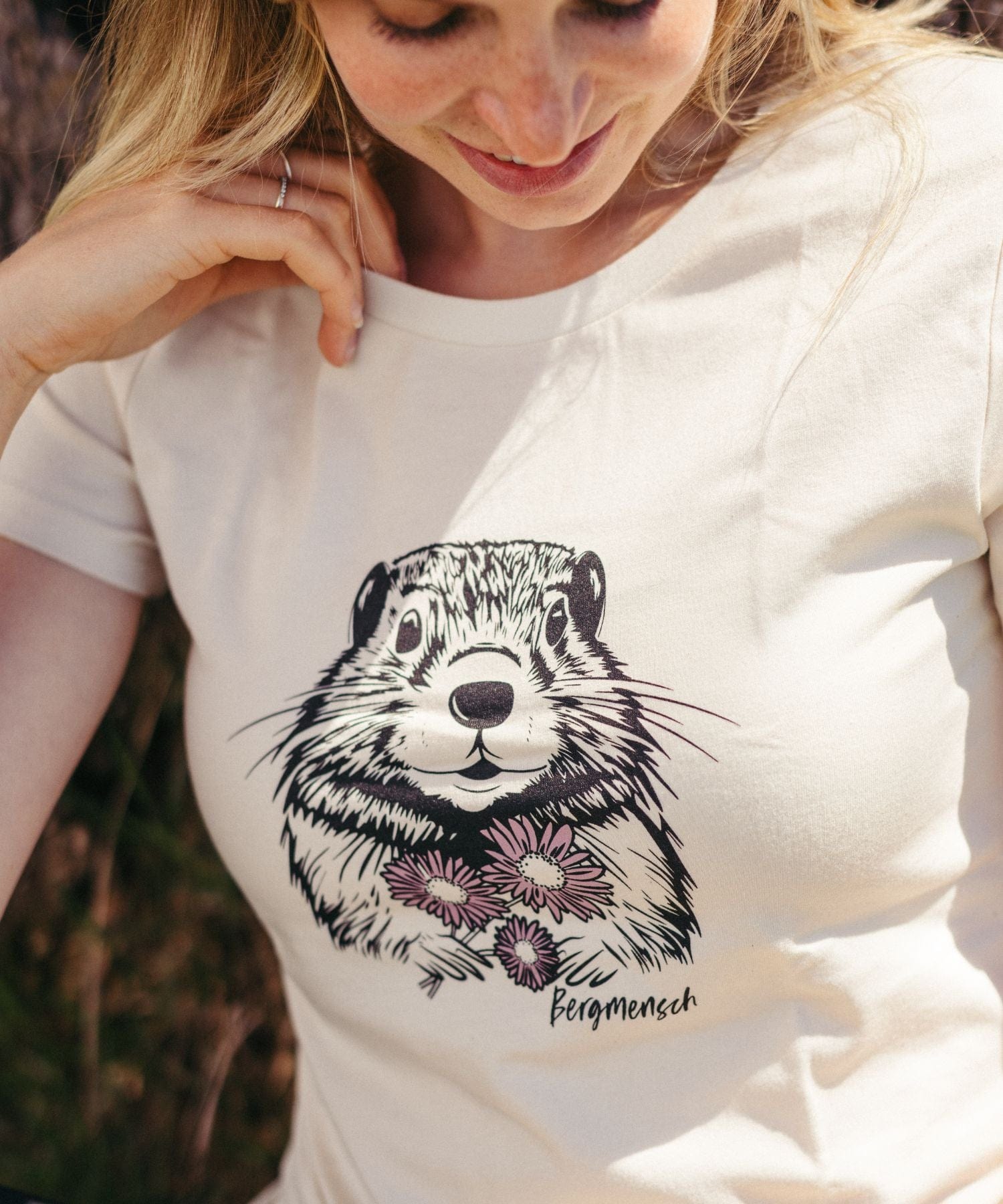 Murmeltier mit Blumen - Damen Premium Organic Shirt