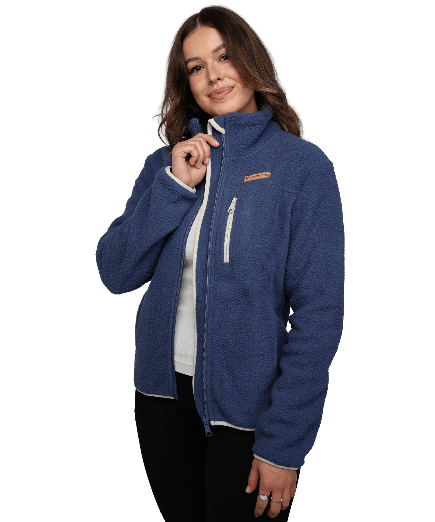 Model trägt die BERGMENSCH Damen Sherpa Jacke in der Farbe Blue Indigo