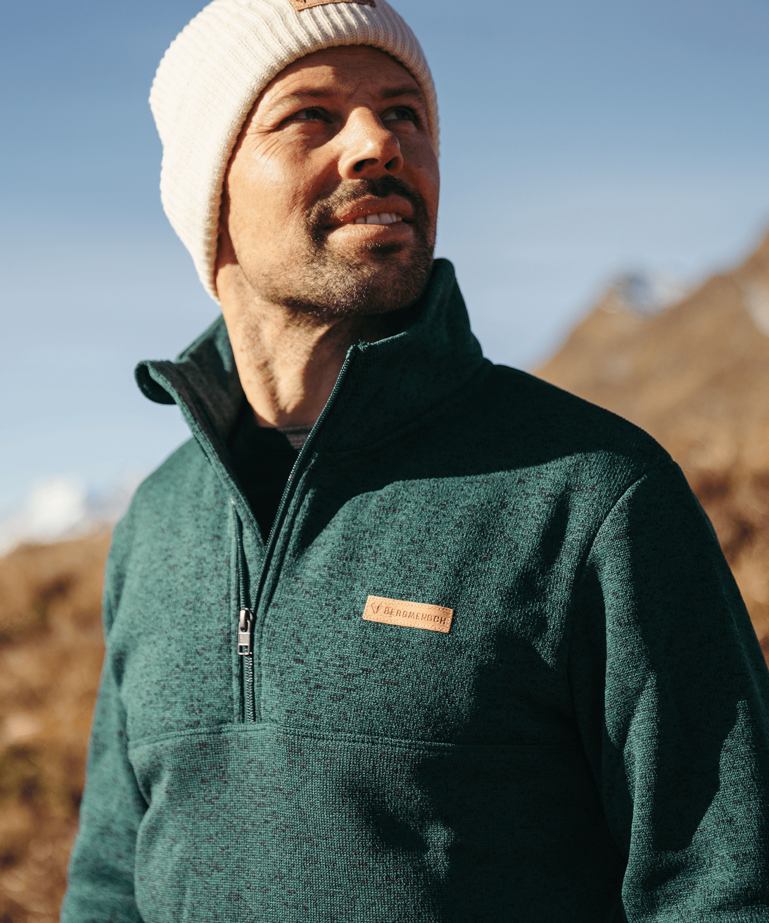 Detailbild vom BERGMENSCH Herren Half-zip Strickfleece in Piniengrün