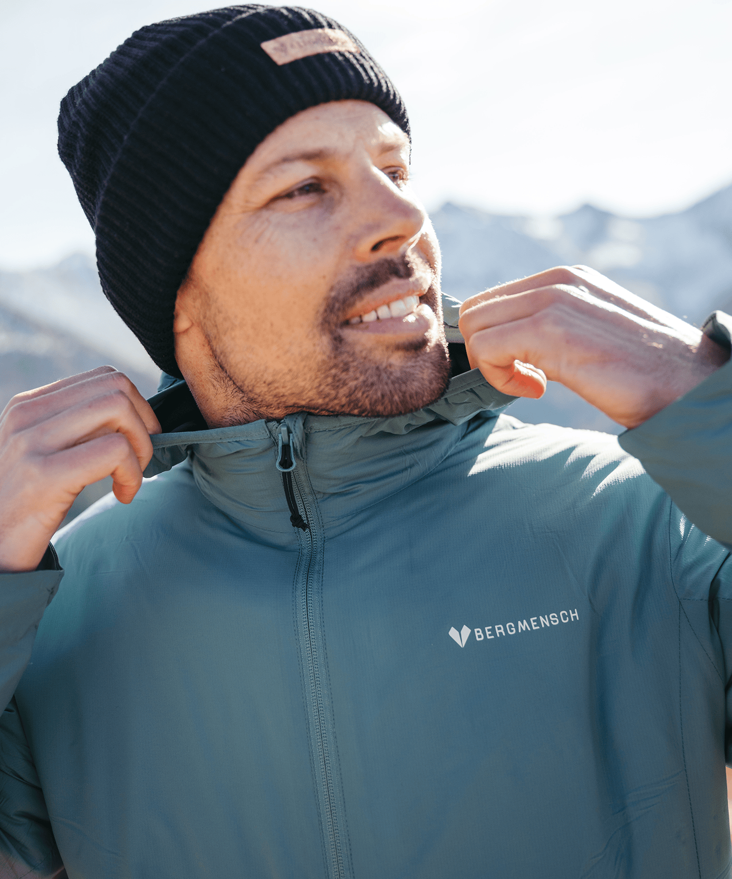 Detailansicht der BERGMENSCH Herren Thermolite Jacke in Deep Lake