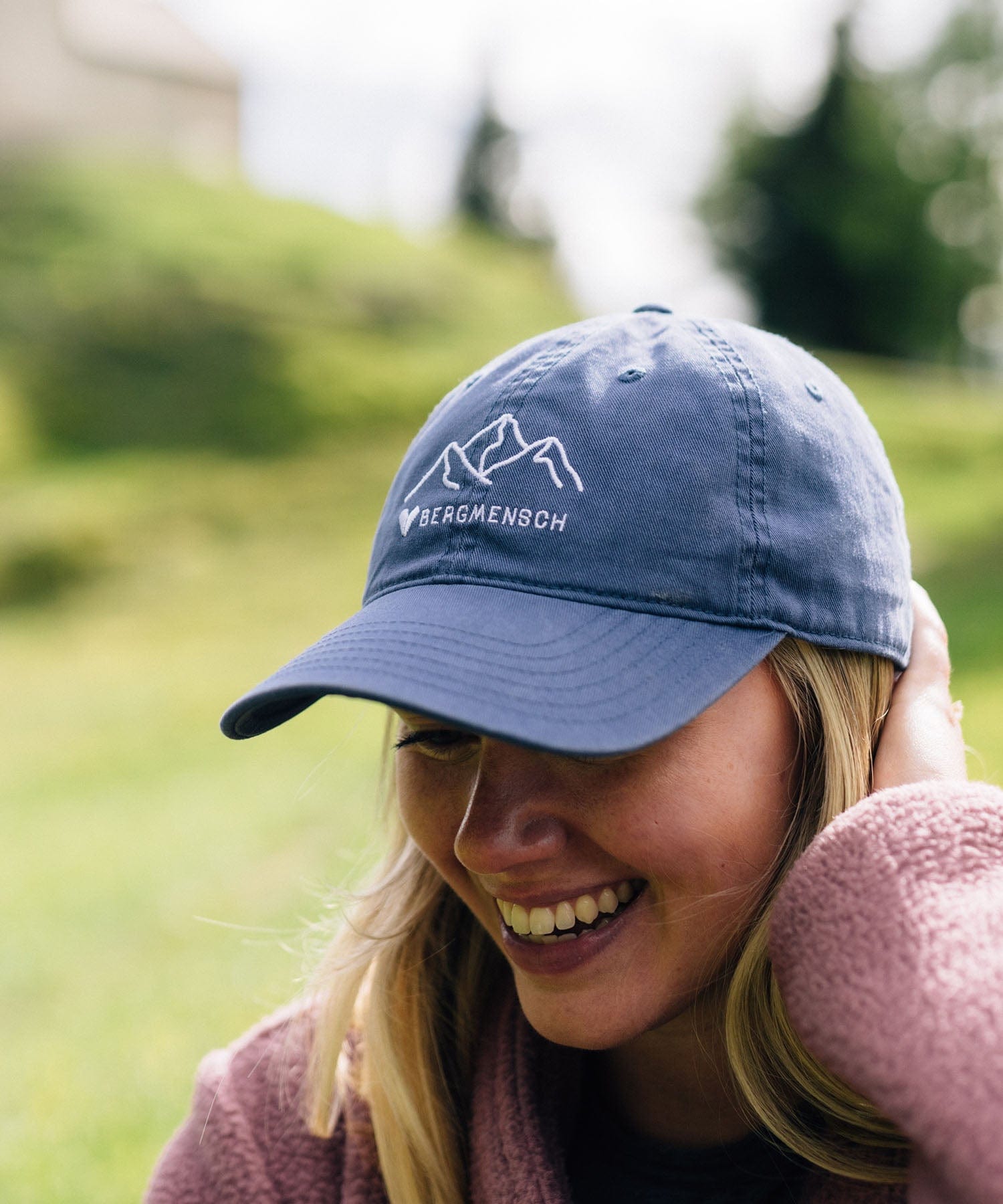 Bergsilhouette Organic Dad Cap von Bergmensch