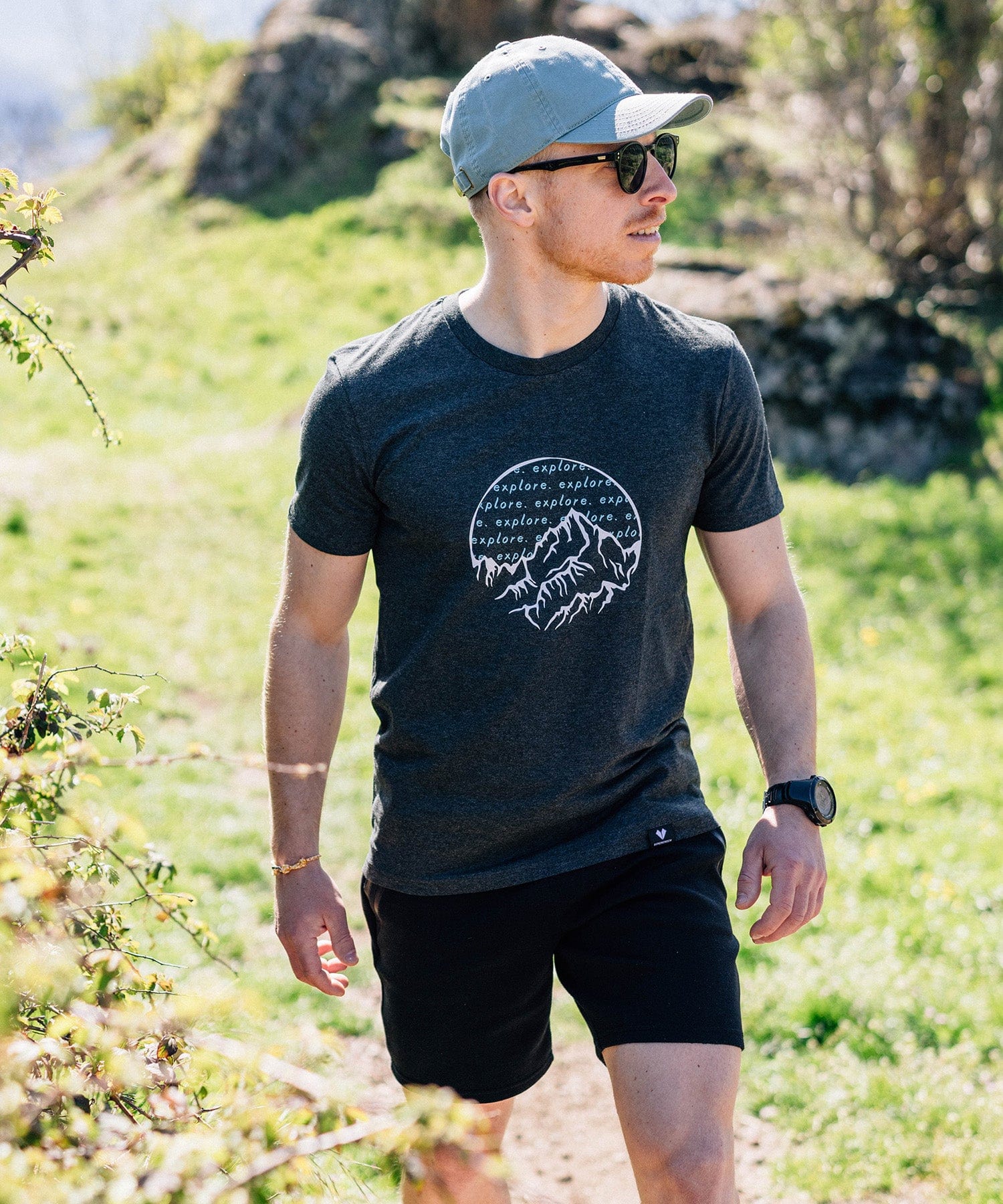 Explore Mountains - Unisex Premium Organic Shirt von Bergmensch