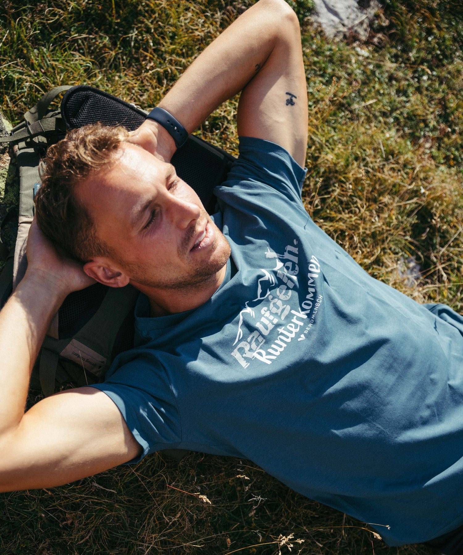 Raufgehen Runterkommen - Unisex Premium Organic Shirt von Bergmensch