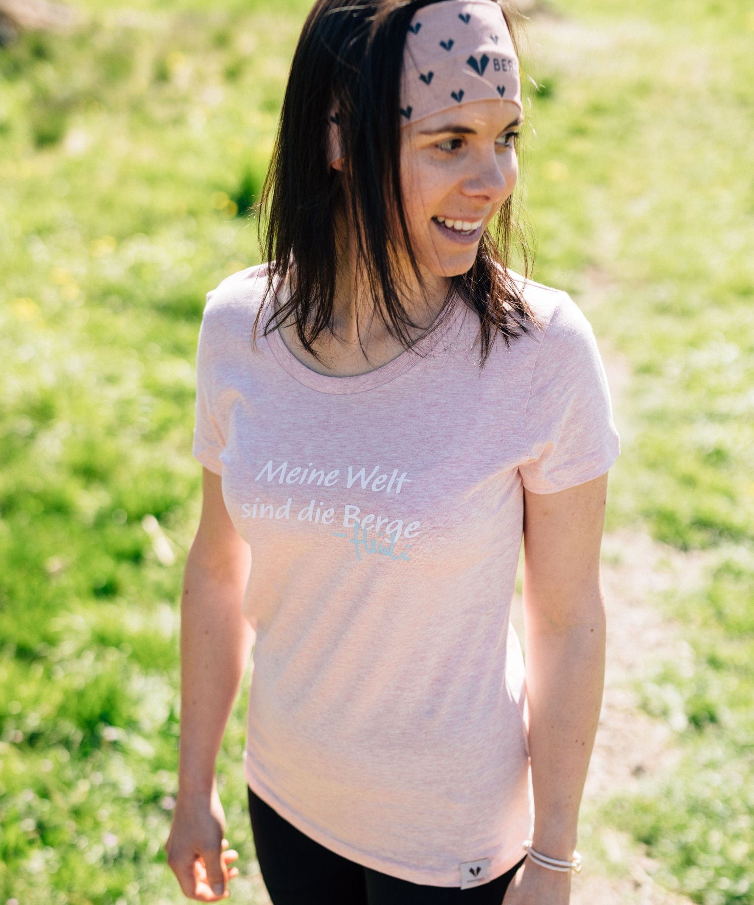 HEIDI - Meine Welt sind die Berge - Damen Premium Organic Shirt von Bergmensch