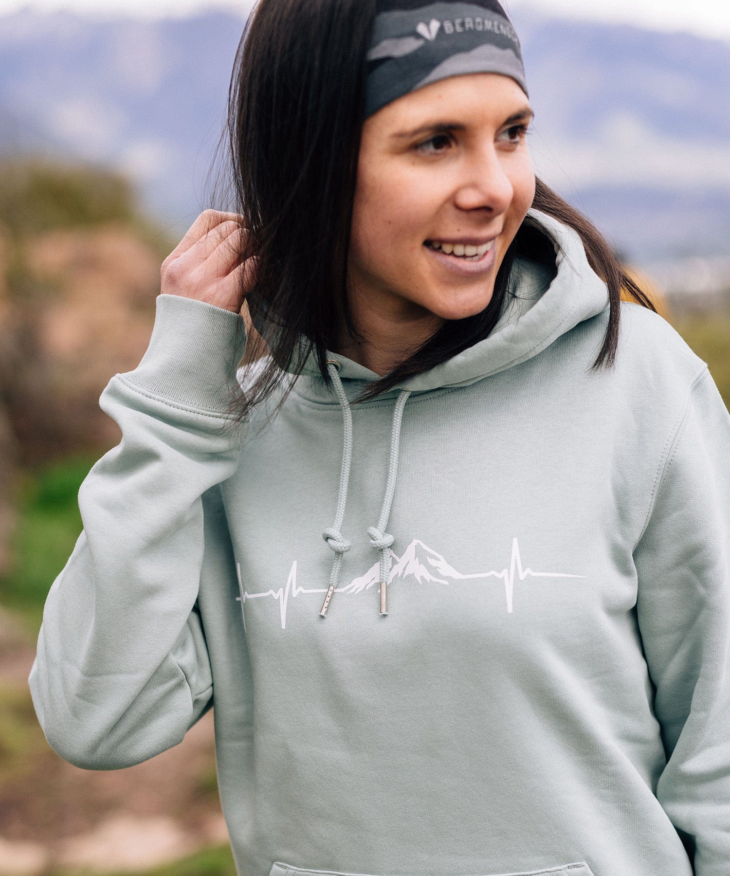 Herzschlag Berge - Unisex Premium Organic Hoodie von Bergmensch