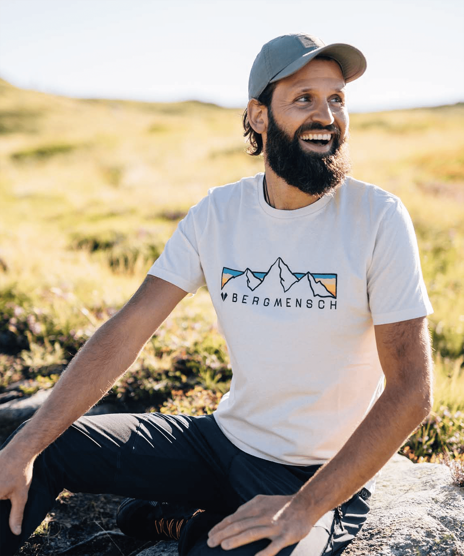 Retro Bergpanorama - Unisex Premium Organic Shirt von Bergmensch