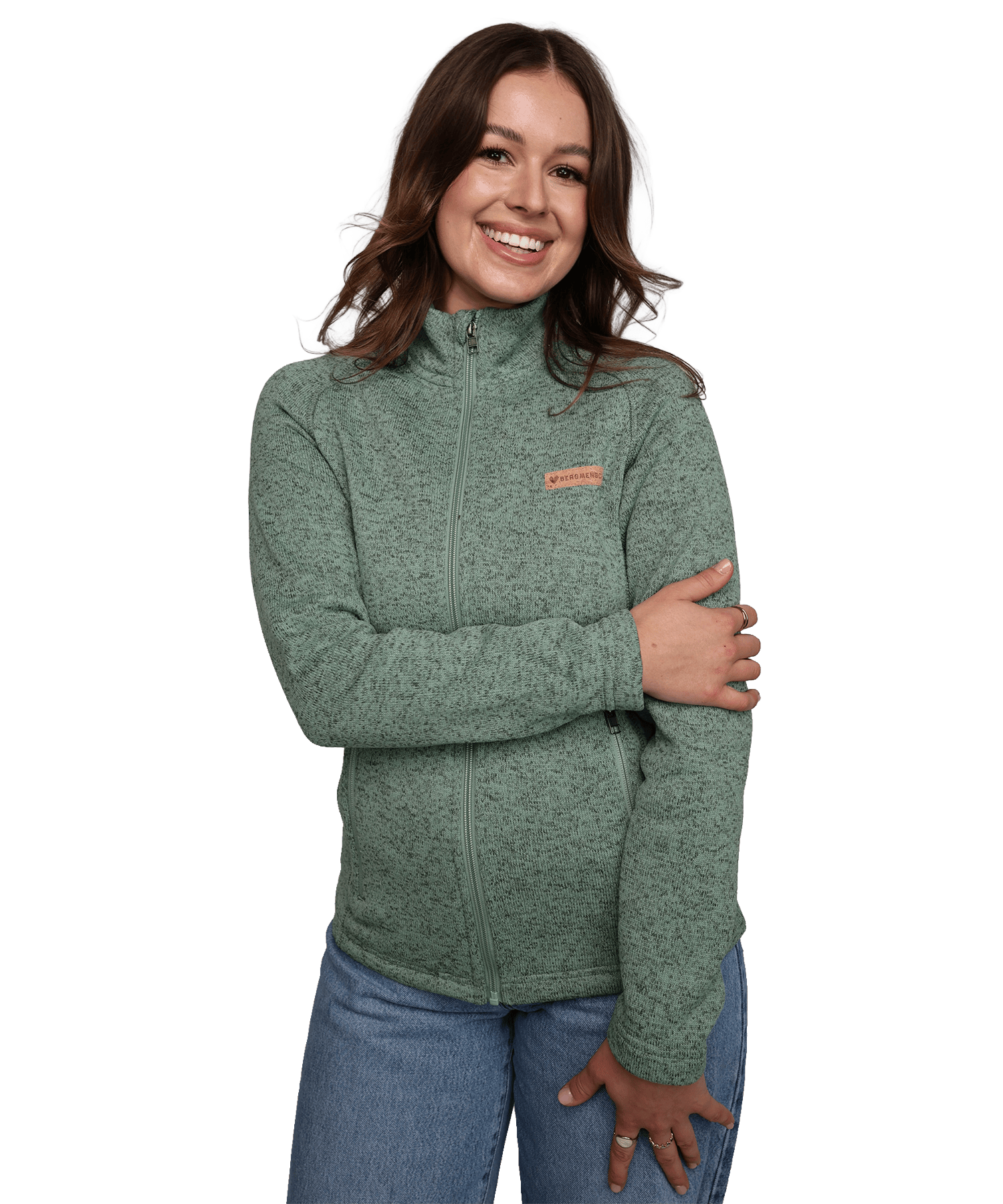 Model trägt die BERGMENSCH Damen Strickfleece-Jacke in der Farbe Salbei