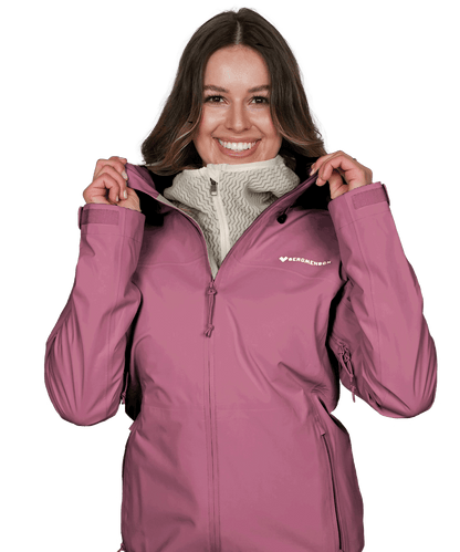 Vorderansicht der BERGMENSCH Damen 3-Lagen Regenjacke in der Farbe Hibiskus