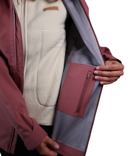 Detailansicht der Bergmensch 3-Lagen Regenjacke Damen in Hibiskus