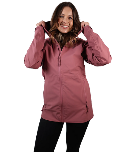 Frontansicht der Bergmensch 3-Lagen Regenjacke Damen in Hibiskus