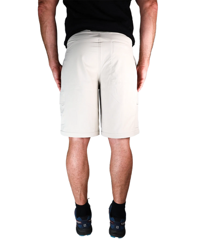 Rückansicht Bergmensch Zip off Hose Herren in Warm Taupe kurz