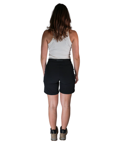 Rückansicht Bergmensch Damen Zip off Hose Schwarz kurz