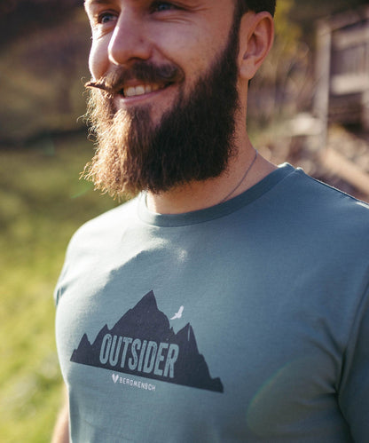 Outsider - Unisex Premium Organic Shirt von Bergmensch