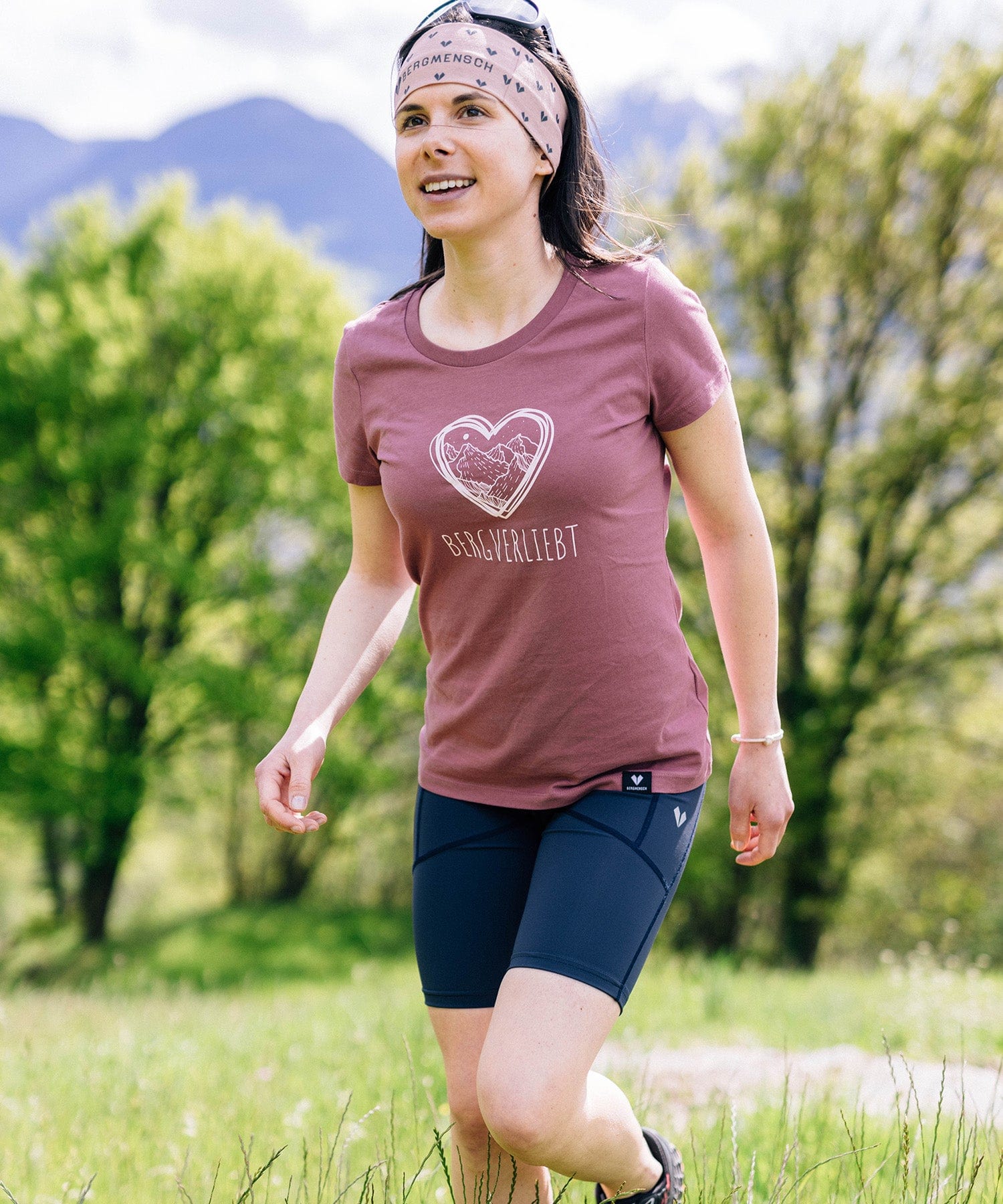 Bergverliebt - Damen Premium Organic Shirt von Bergmensch